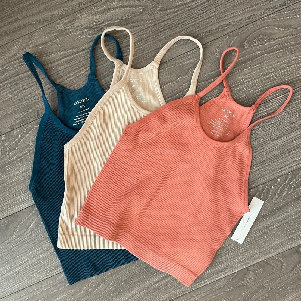 ODODOS 3 Pack seamless ribbed cropped tank tops size M/L NWT